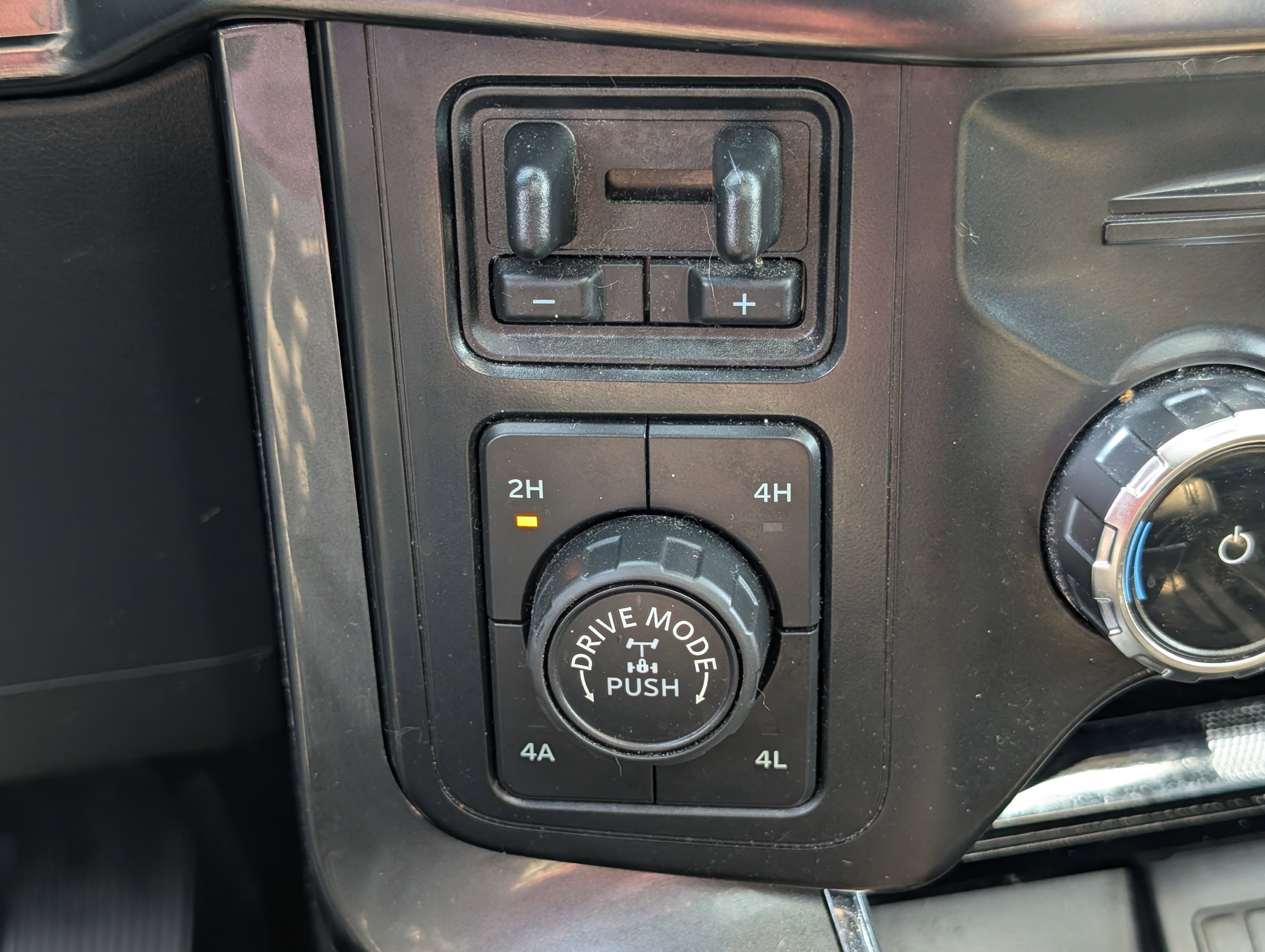 Certified 2022 Ford F150 Lariat w/ Equipment Group 502A High image 26