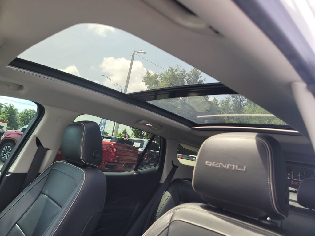 Used 2020 GMC Terrain Denali w/ Denali Premium Package FWD image 19