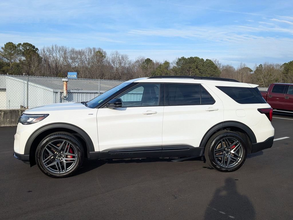 Certified 2025 Ford Explorer ST-Line w/ Premium Package image 3
