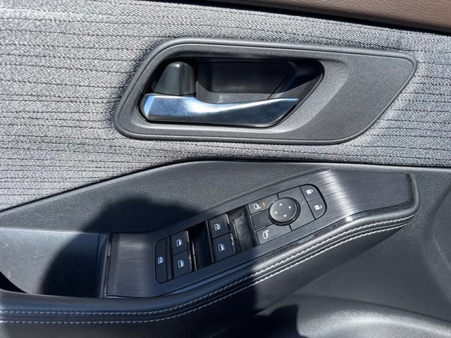 Used 2023 Nissan Rogue SV AWD/4WD image 15