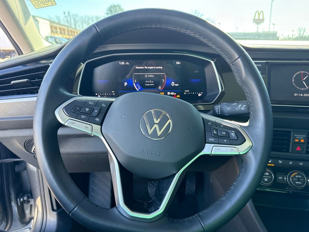 Used 2024 Volkswagen Jetta SE w/ Panoramic Sunroof Package image 15