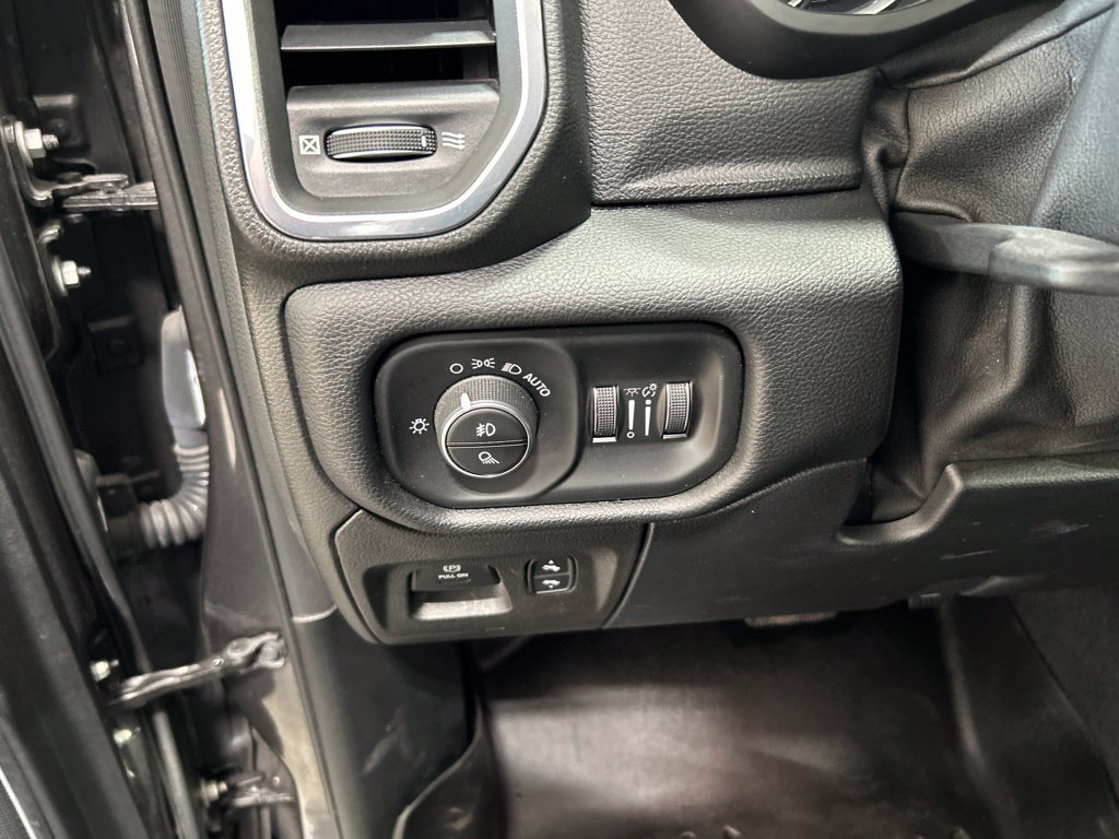 Used 2019 RAM 1500 Laramie AWD/4WD image 13