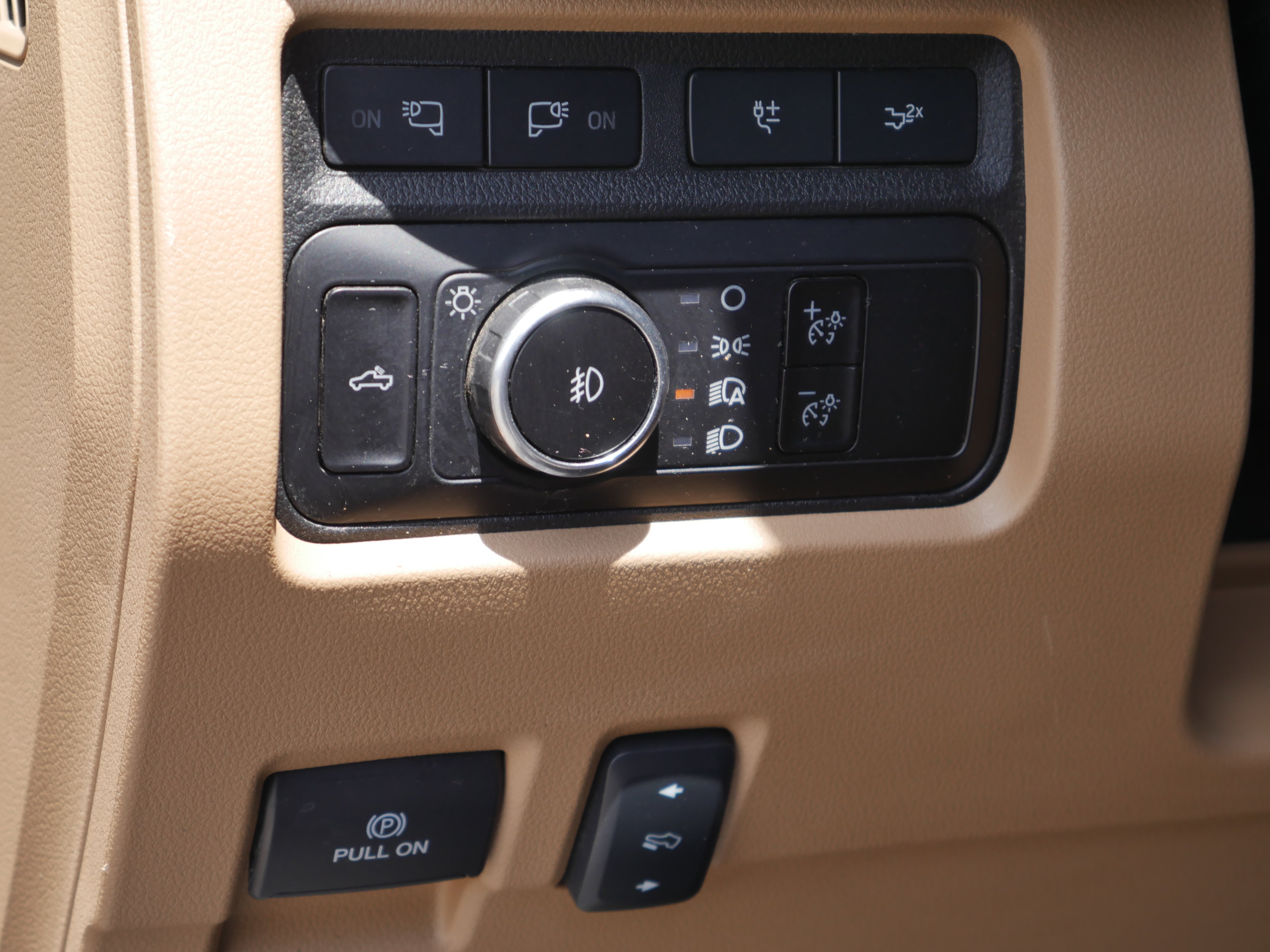 Certified 2023 Ford F250 Lariat w/ Lariat Ultimate Package AWD/4WD image 6