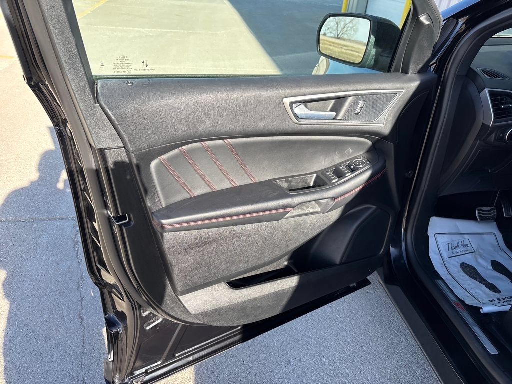Certified 2024 Ford Edge ST-Line AWD/4WD image 11