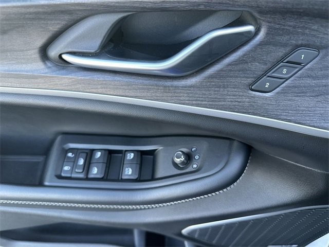 Used 2023 Jeep Grand Cherokee Limited w/ Luxury Tech Group II image 14