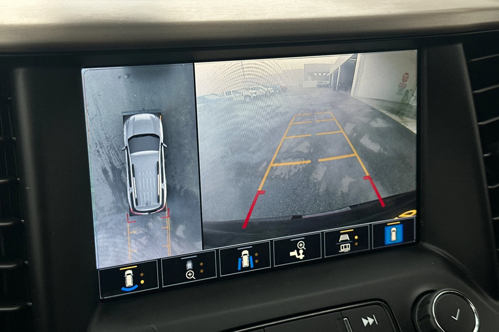 Used 2021 GMC Acadia Denali w/ Denali Technology Package image 23