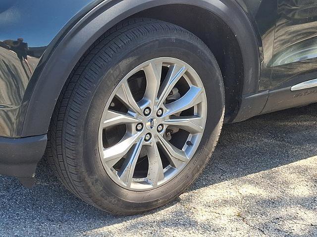 Certified 2022 Ford Explorer XLT w/ Equipment Group 202A AWD/4WD image 4