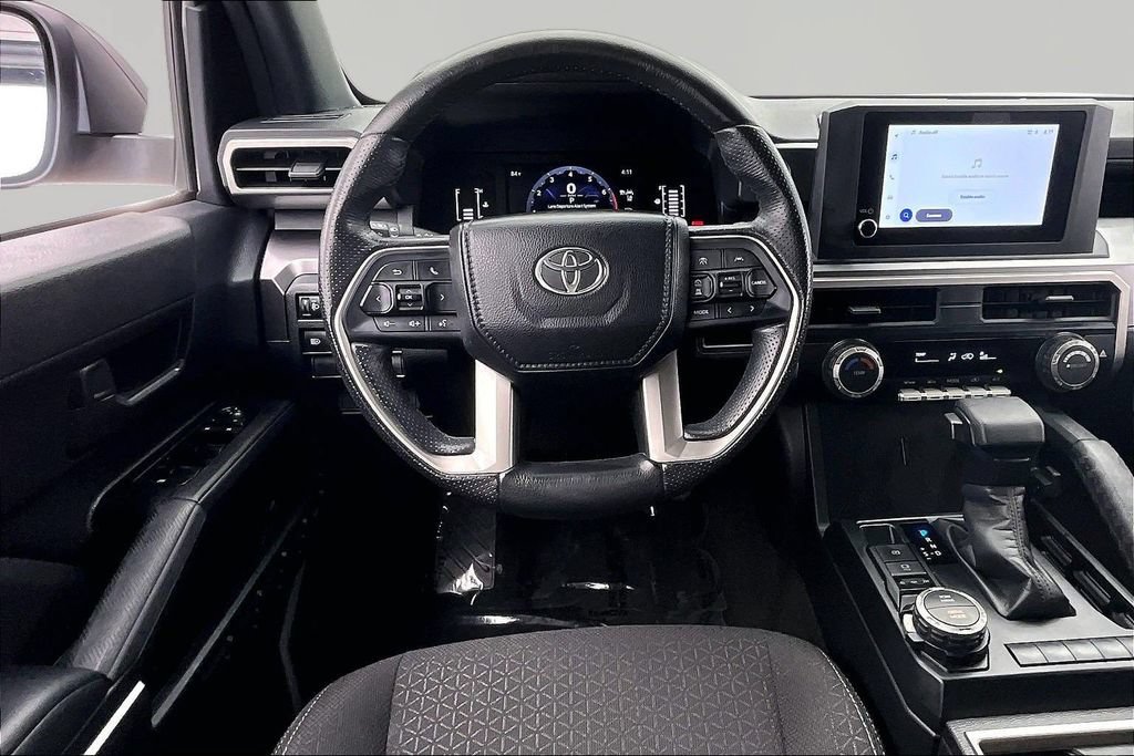 Used 2025 Toyota 4Runner SR5 AWD/4WD image 5