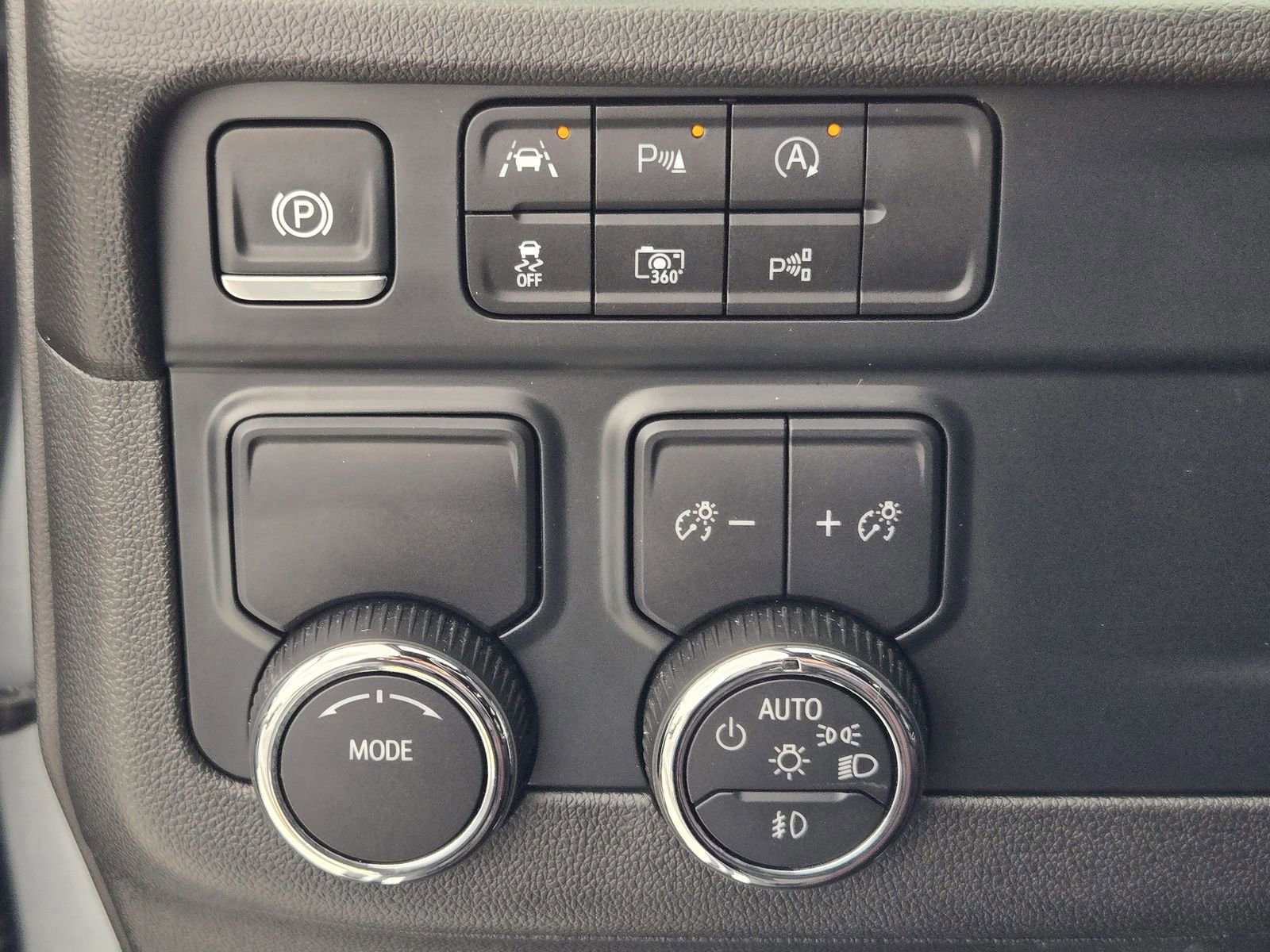 Used 2025 Chevrolet Suburban RST w/ Comfort Package image 19