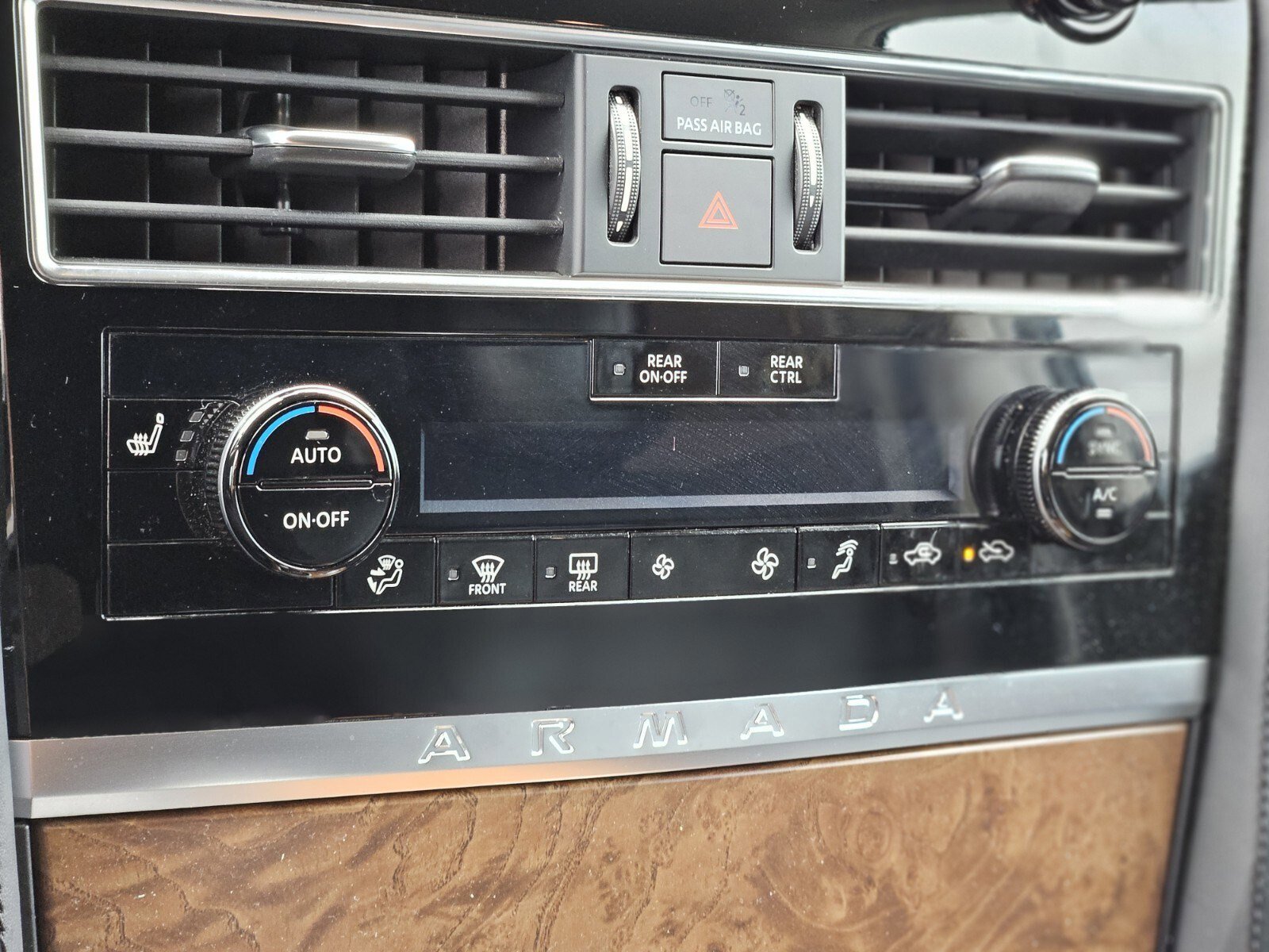 Used 2022 Nissan Armada SL w/ Captain's Chairs Package image 23