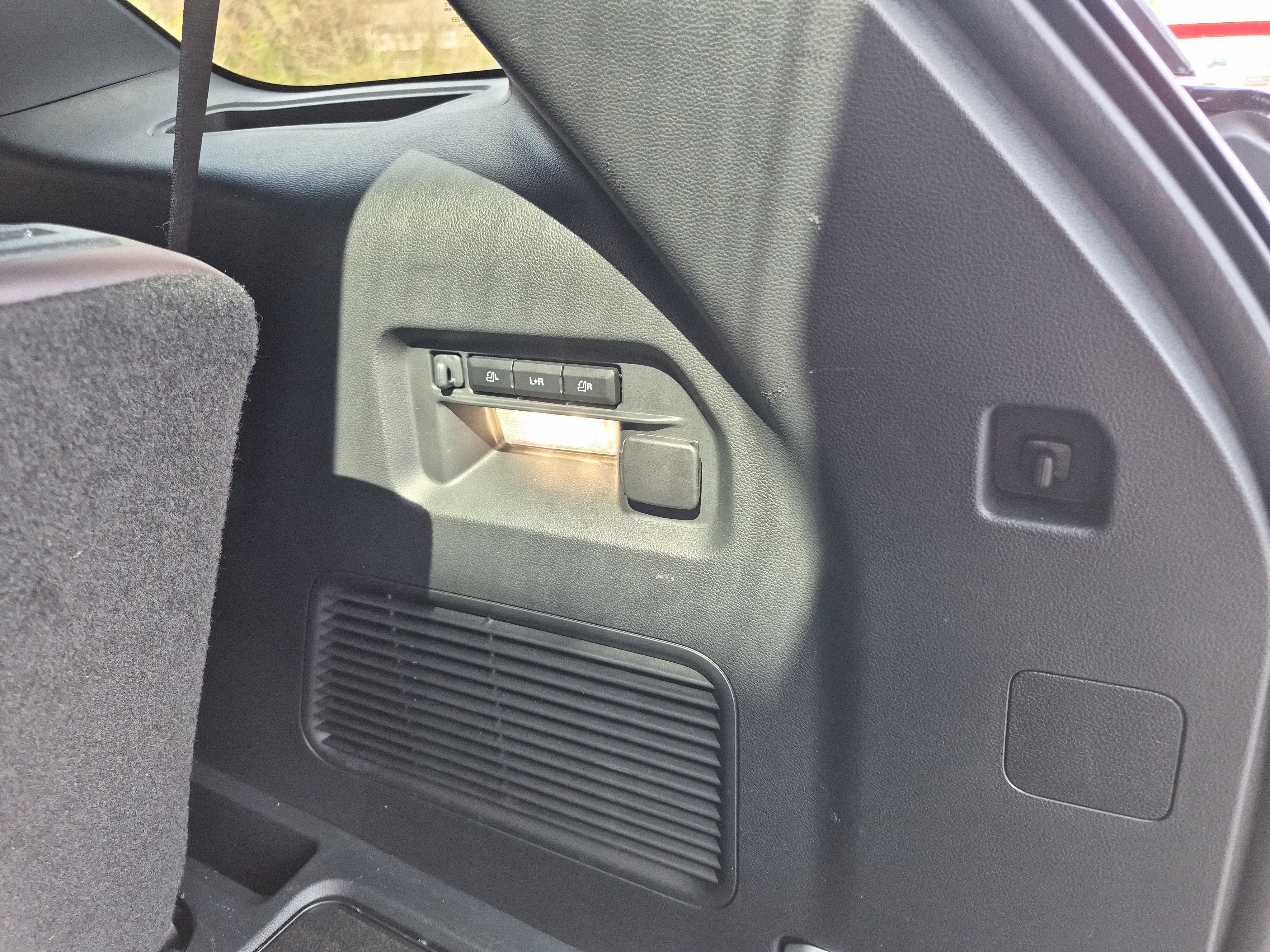 Certified 2025 Ford Explorer Platinum image 19