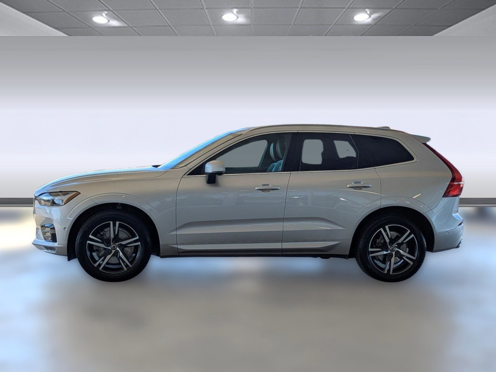 Used 2018 Volvo XC60 T6 R-Design w/ Convenience Package image 2