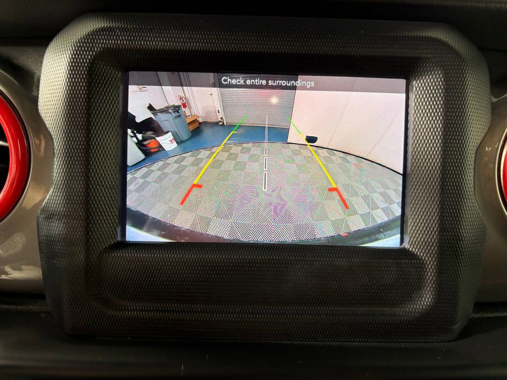 Used 2019 Jeep Wrangler Unlimited Sahara image 17