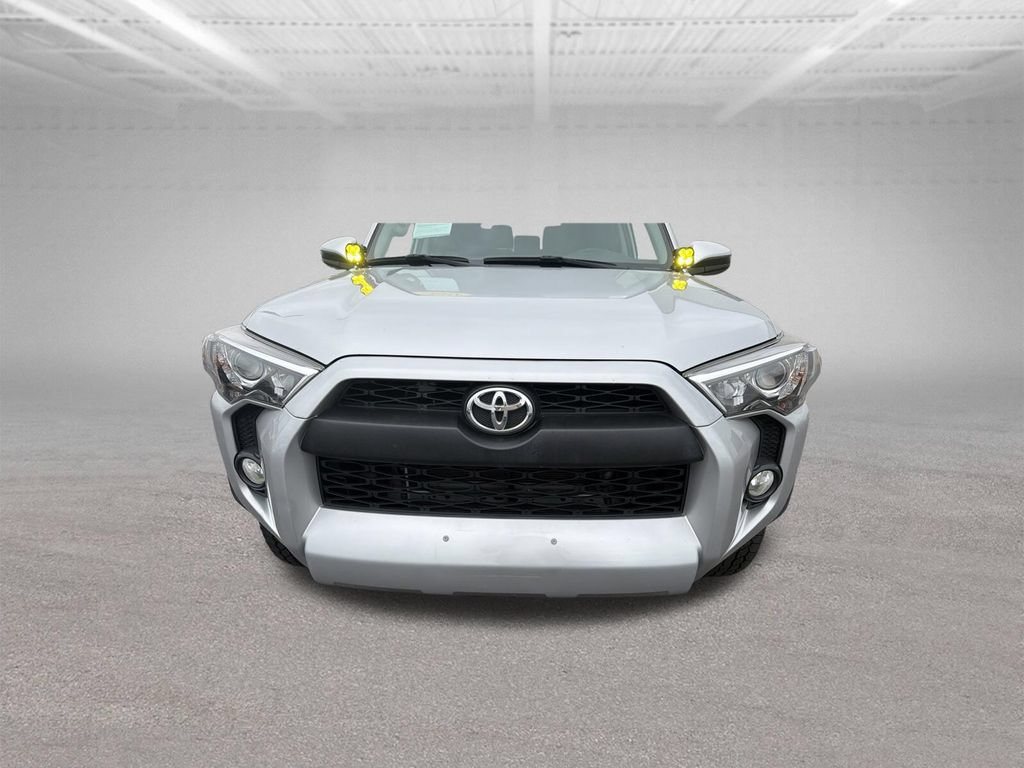 Used 2018 Toyota 4Runner SR5 AWD/4WD image 14