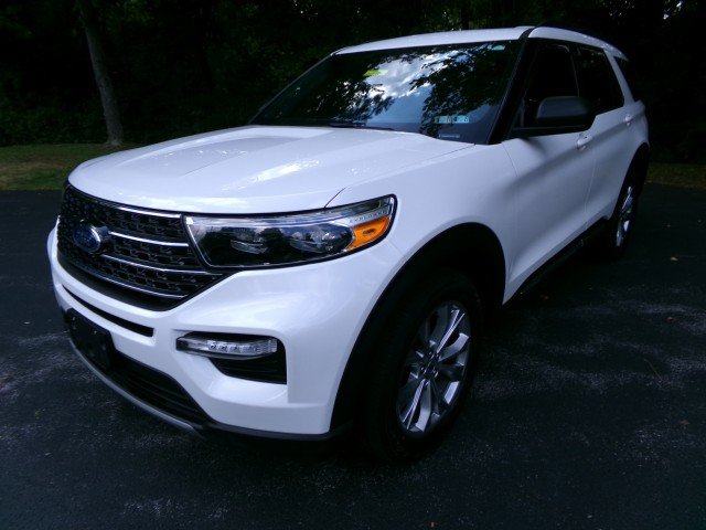 Certified 2020 Ford Explorer XLT w/ Equipment Group 202A AWD/4WD image 4