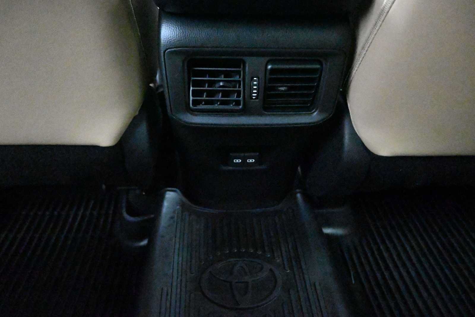 Used 2022 Toyota RAV4 XLE Premium AWD/4WD image 17