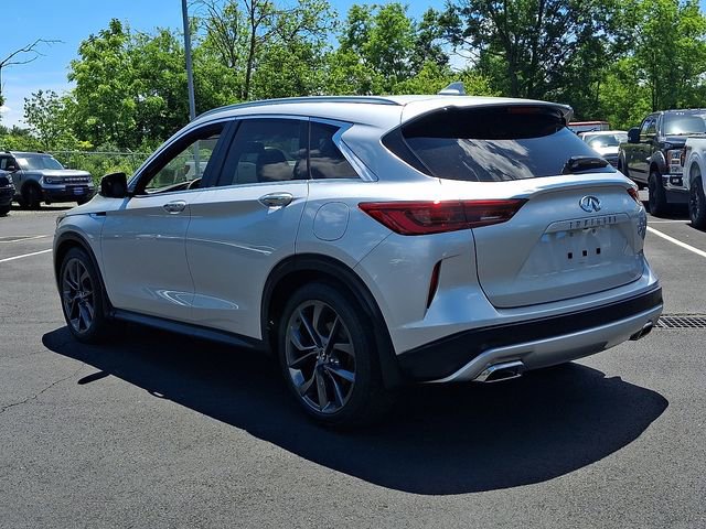 Used 2019 INFINITI QX50 Essential w/ Sensory Package AWD/4WD image 9