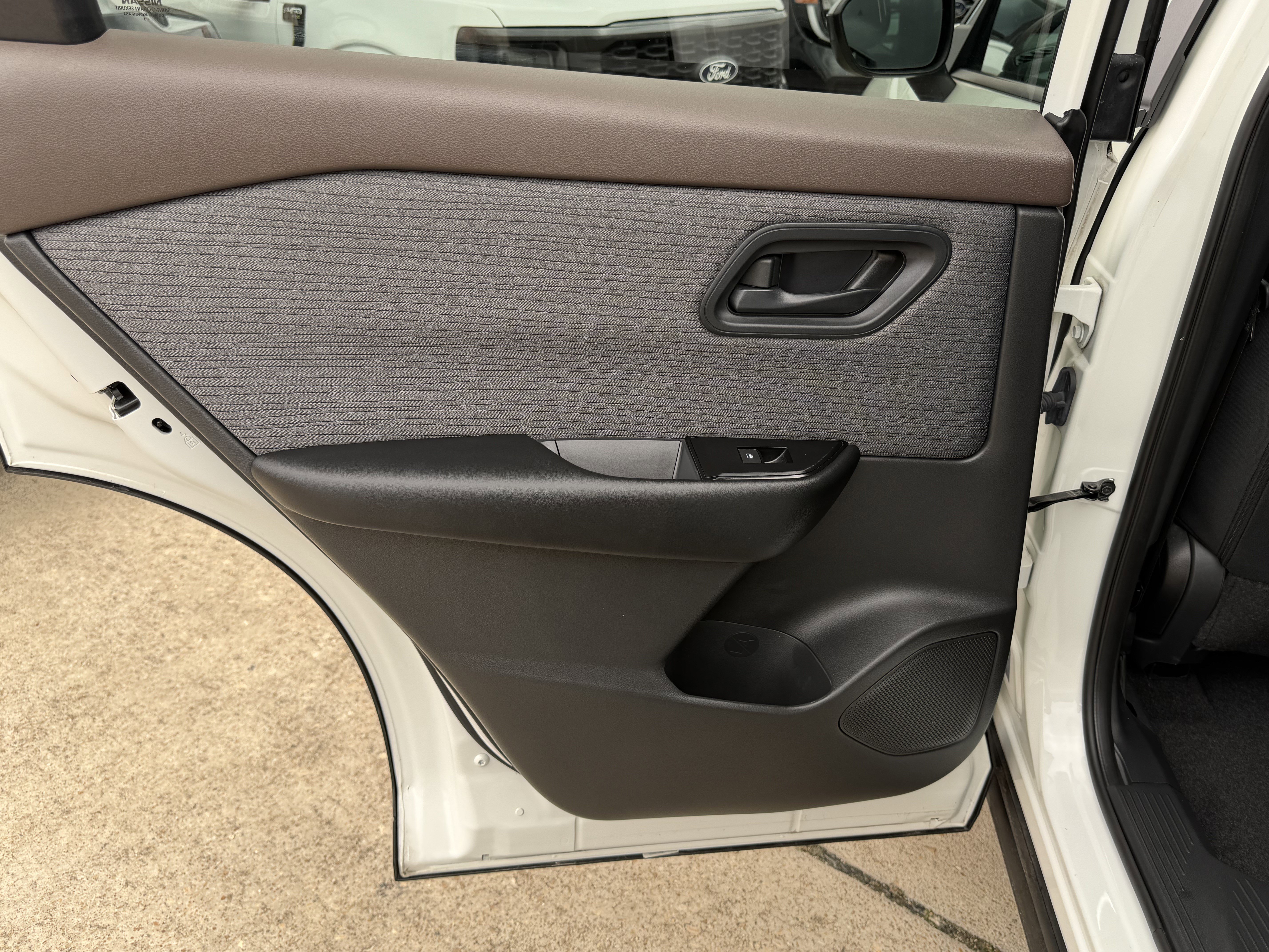 Used 2023 Nissan Rogue S FWD image 12