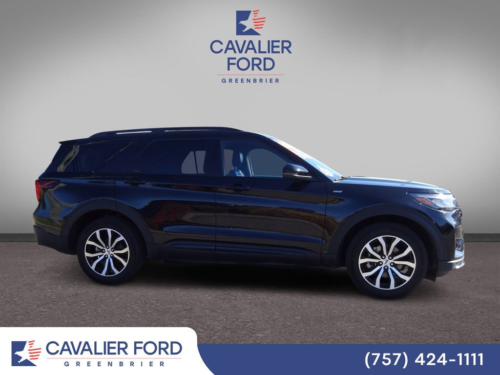 Certified 2025 Ford Explorer ST-Line AWD/4WD image 2