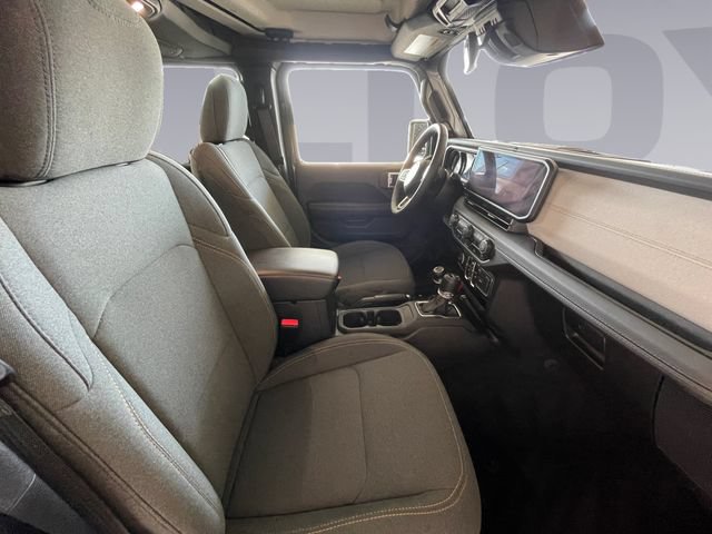 Used 2025 Jeep Wrangler Unlimited Sahara AWD/4WD image 17