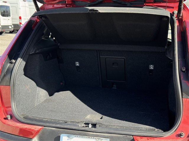 Used 2021 Volvo XC40 T4 Momentum image 30