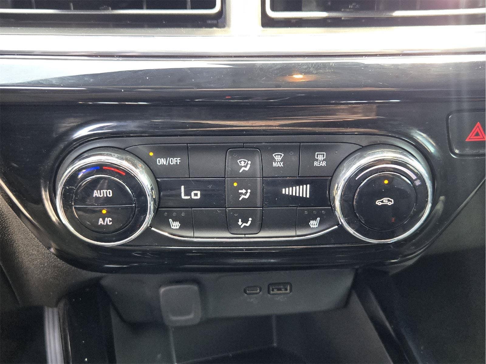 Used 2025 Chevrolet Trax RS w/ Driver Confidence Package FWD image 16