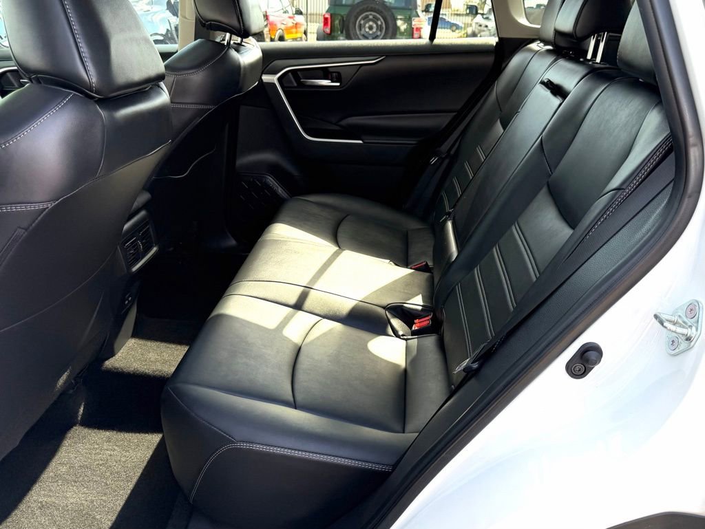 Used 2022 Toyota RAV4 XLE Premium image 30