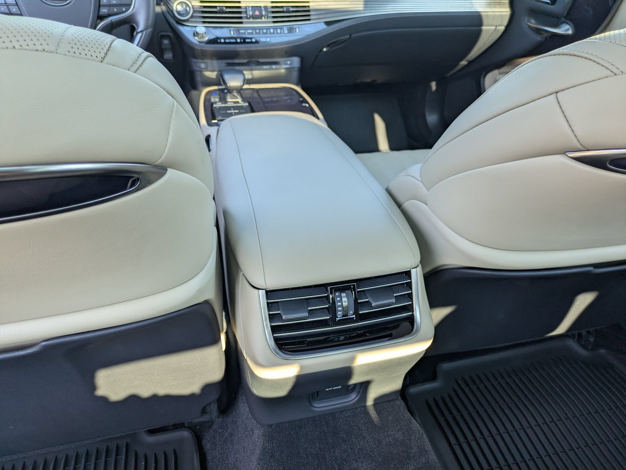 Used 2022 Lexus LS 500 w/ Interior Upgrade Package RWD image 31