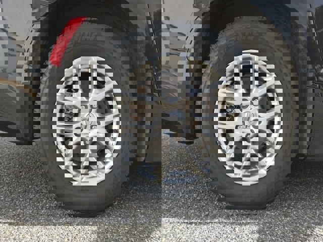 Used 2024 Chrysler Voyager LX image 14