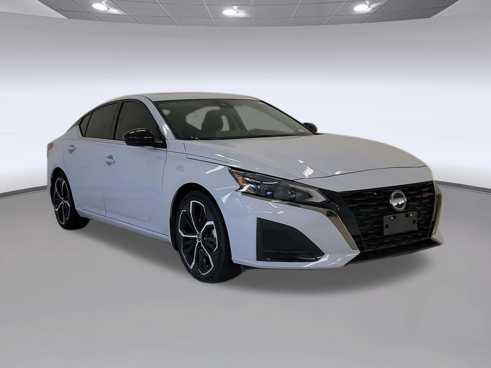 Used 2024 Nissan Altima 2.5 SR w/ SR Premium Package FWD image 5