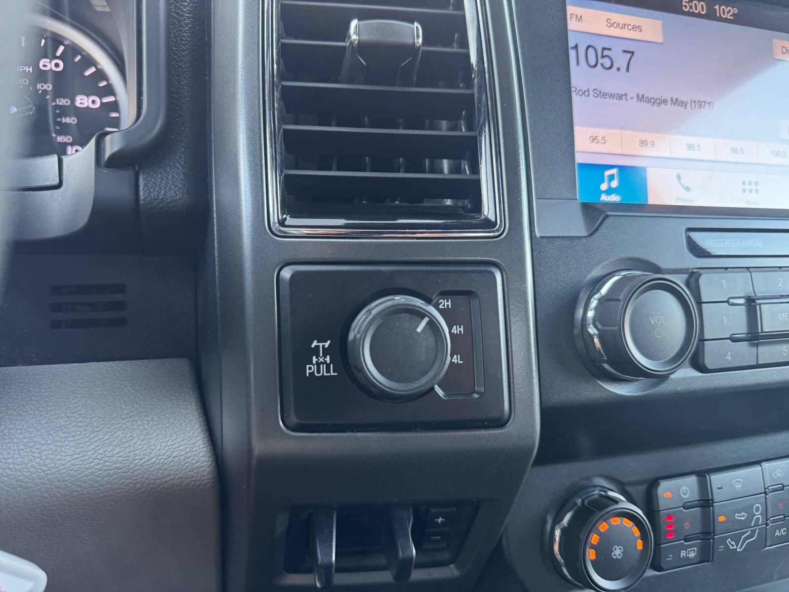 Certified 2019 Ford F350 XLT w/ XLT Premium Package AWD/4WD image 23