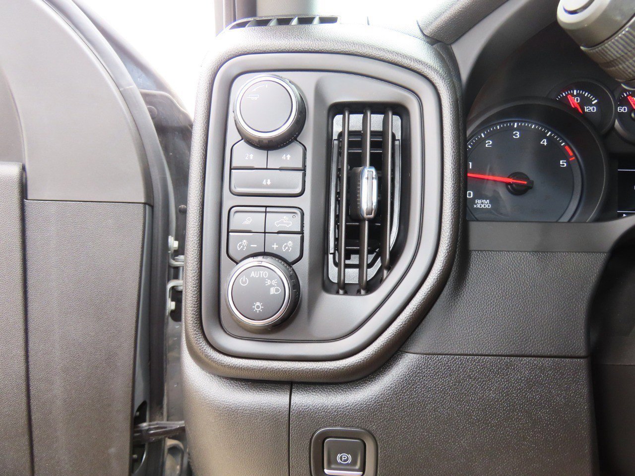 Used 2024 Chevrolet Silverado 2500 Custom w/ Custom Value Package image 24