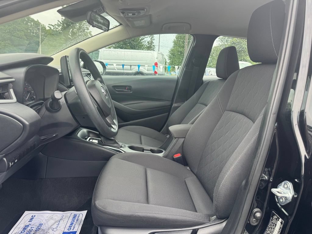 Used 2025 Toyota Corolla LE FWD image 4