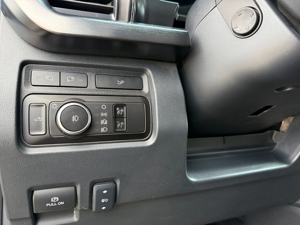 Certified 2023 Ford F350 Lariat w/ Chrome Package image 18