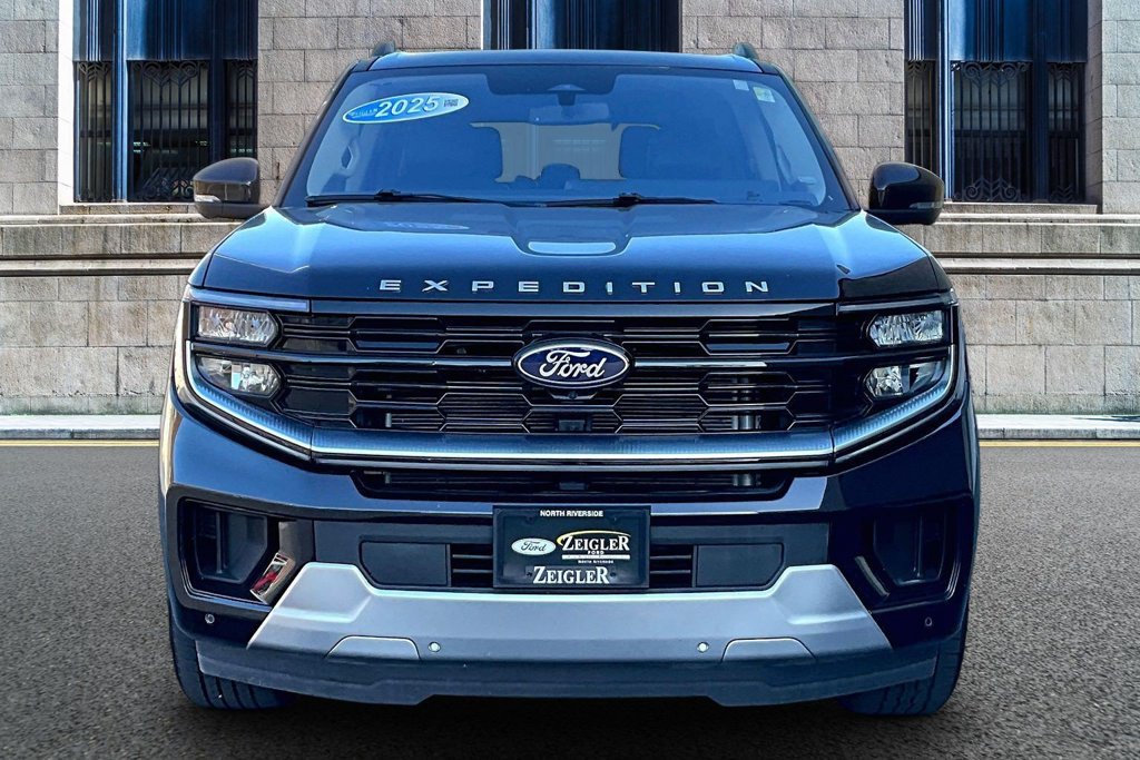 Certified 2025 Ford Expedition Platinum AWD/4WD image 3