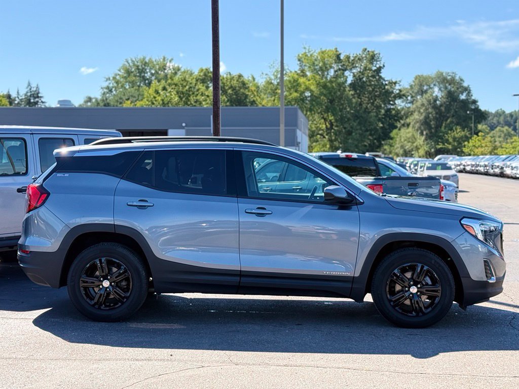 Used 2020 GMC Terrain SLE w/ Driver Convenience Package FWD image 30