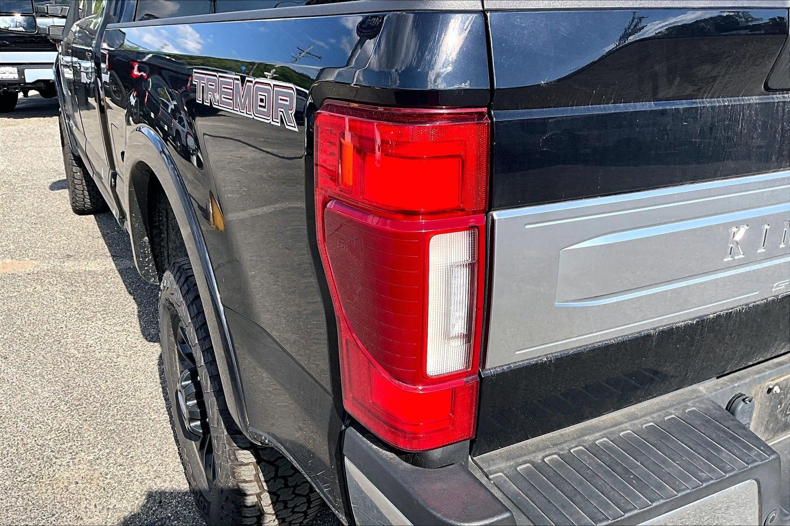 Certified 2022 Ford F250 King Ranch w/ Tremor Off-Road Package AWD/4WD image 31