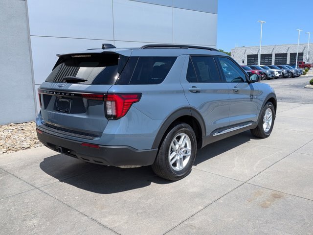 Certified 2025 Ford Explorer Active RWD image 4