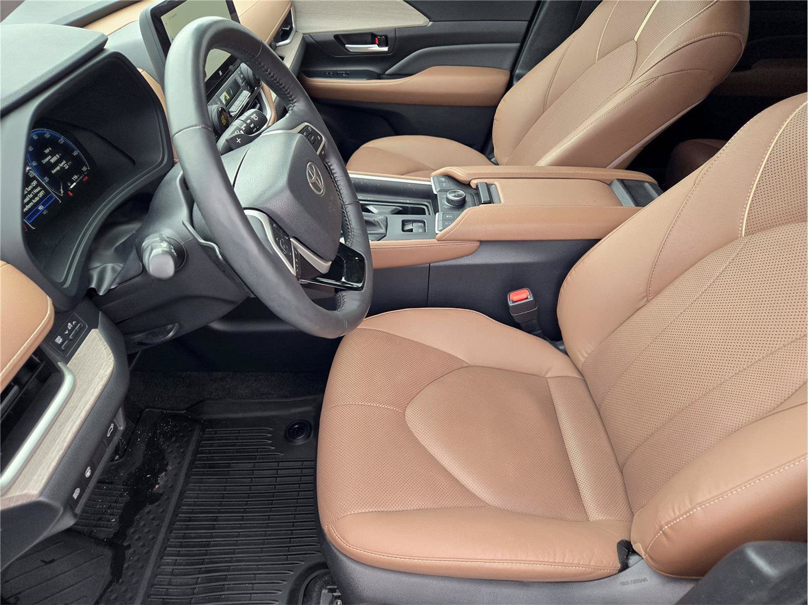 Used 2024 Toyota Grand Highlander AWD image 13