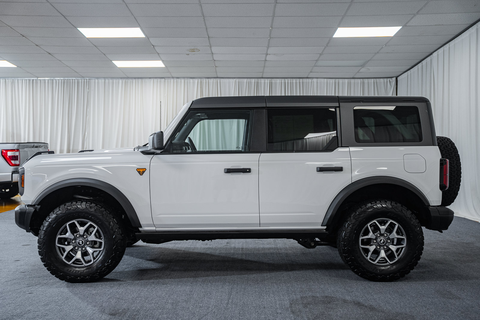 Certified 2025 Ford Bronco Badlands AWD/4WD image 3