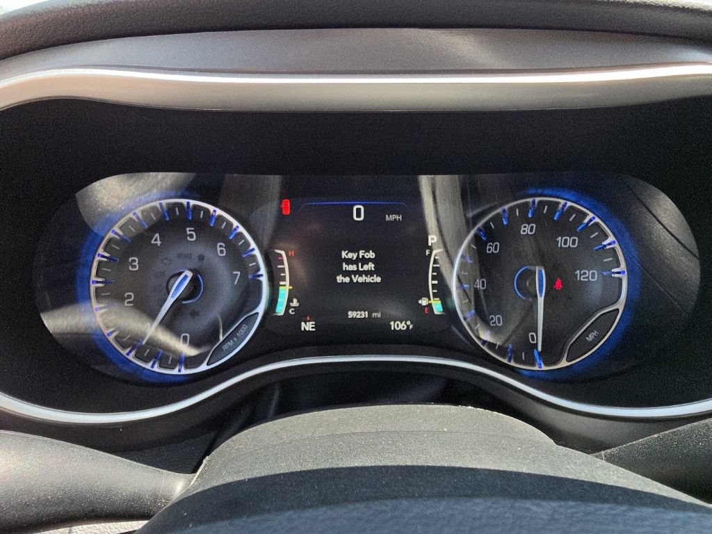 Used 2024 Chrysler Pacifica Touring-L FWD image 11