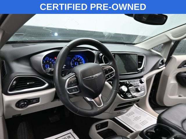 Used 2023 Chrysler Pacifica Touring-L FWD image 15