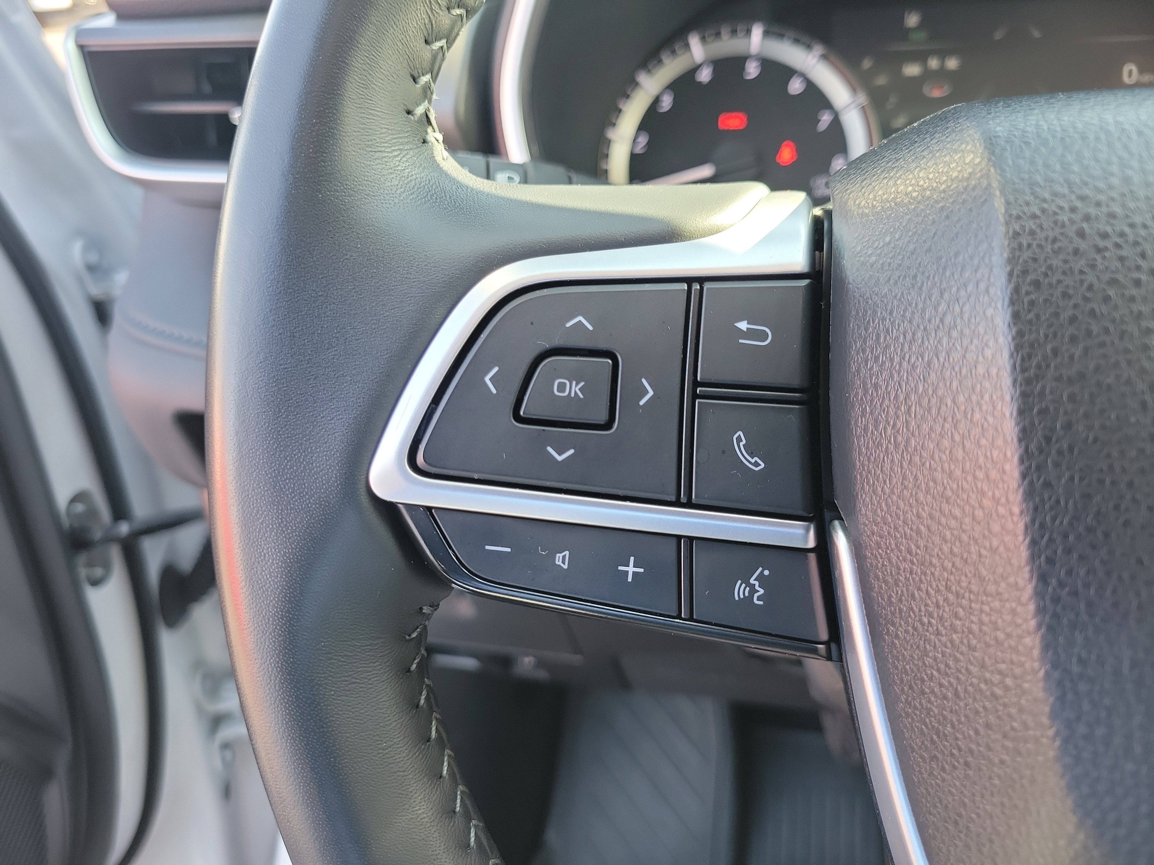 Used 2023 Toyota Highlander XLE FWD image 5