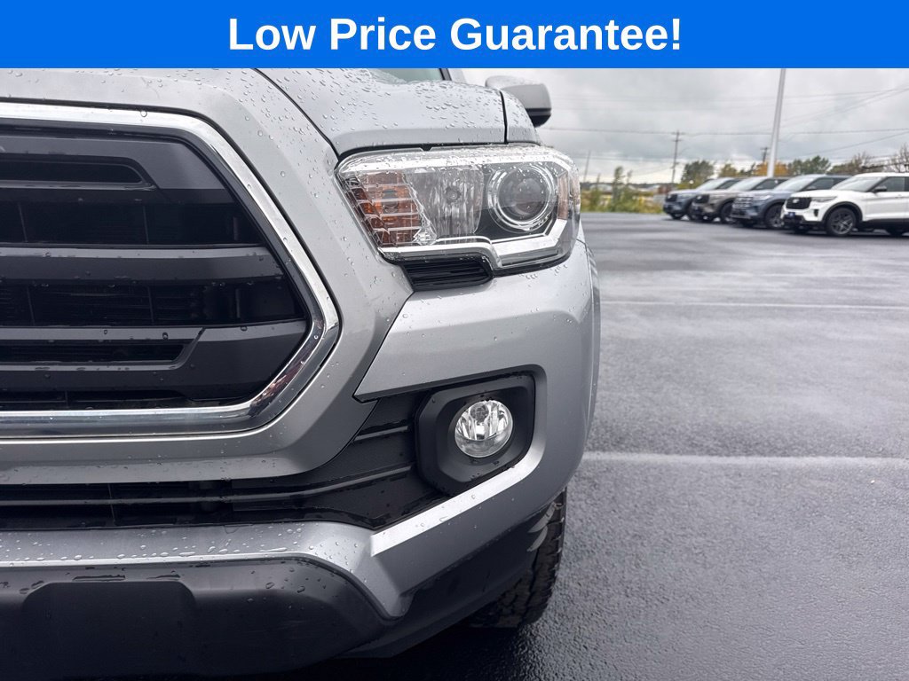 Used 2018 Toyota Tacoma SR5 AWD/4WD image 11