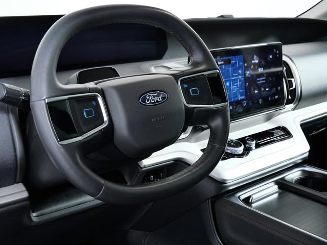 Certified 2025 Ford Expedition Active AWD/4WD image 19