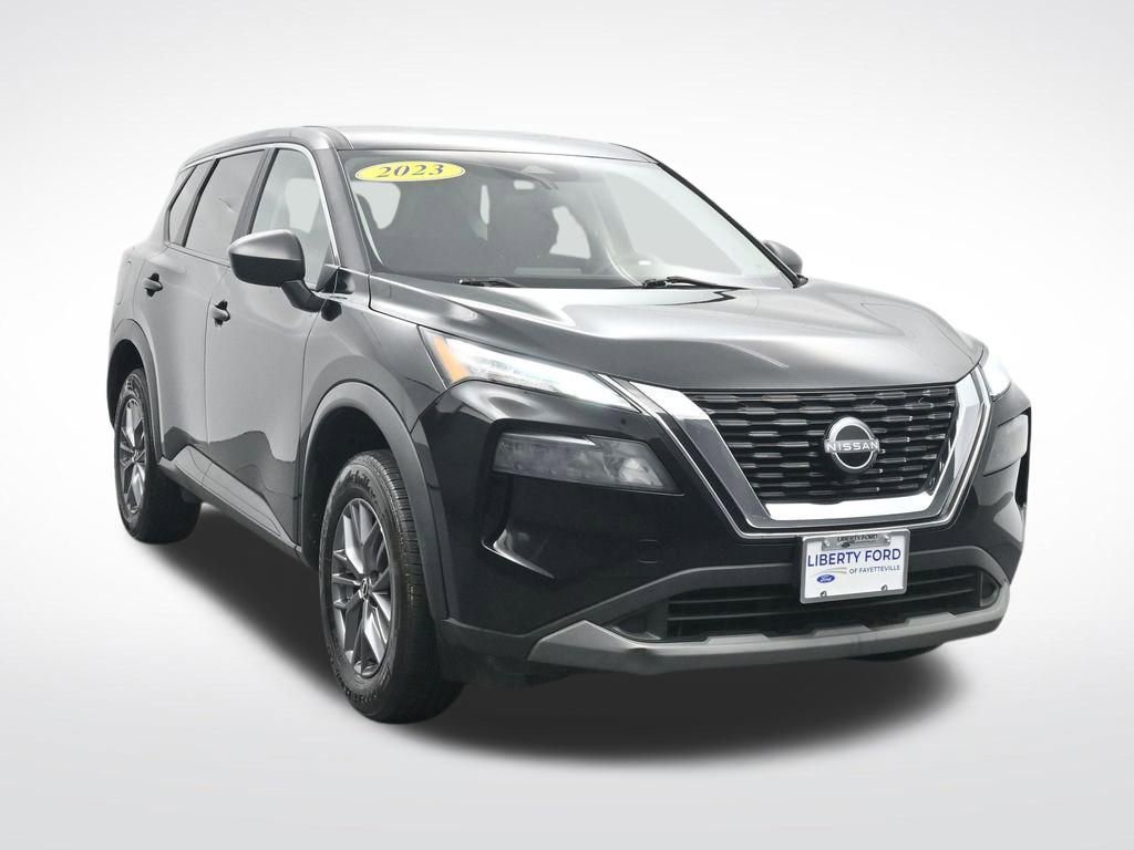 Used 2023 Nissan Rogue S AWD/4WD image 3