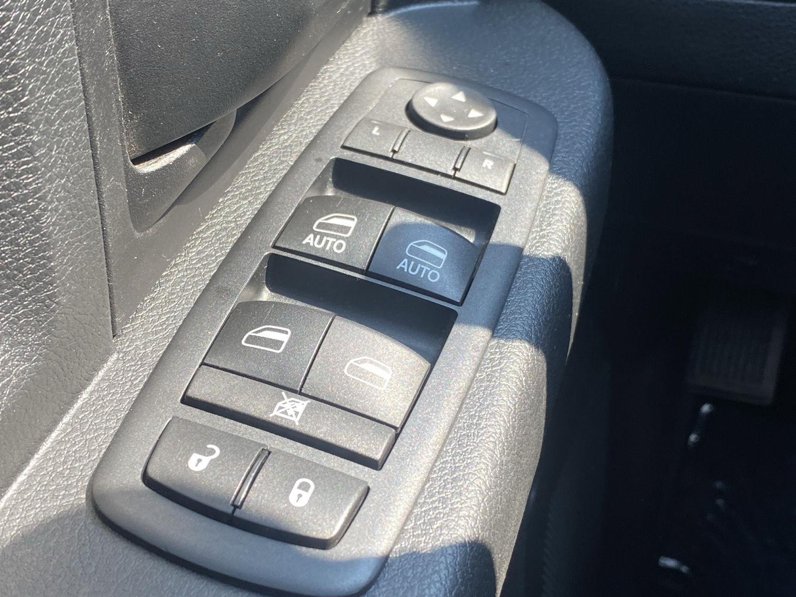 Used 2017 RAM 1500 Express AWD/4WD image 22