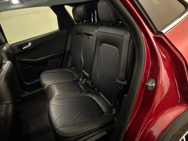 Certified 2025 Ford Escape SE w/ PHEV Premium Package image 32