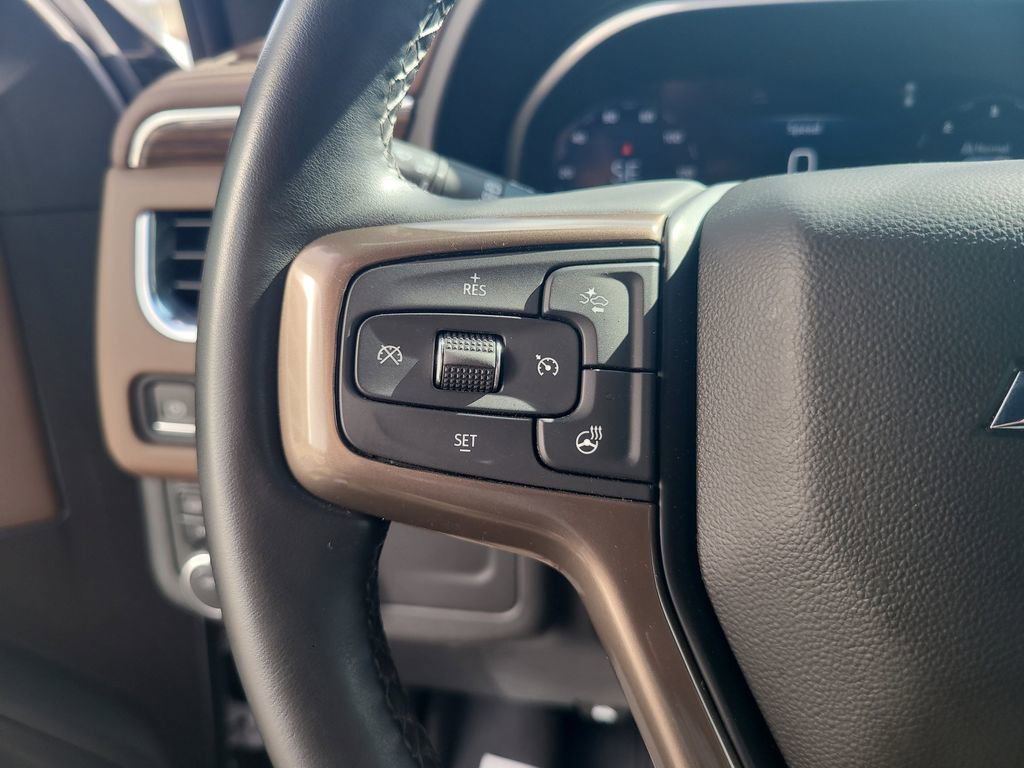 Used 2023 Chevrolet Suburban High Country image 14