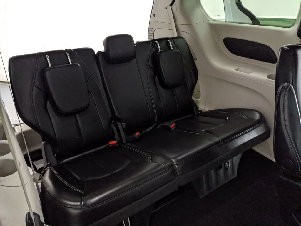 Used 2024 Chrysler Pacifica Touring-L FWD image 20